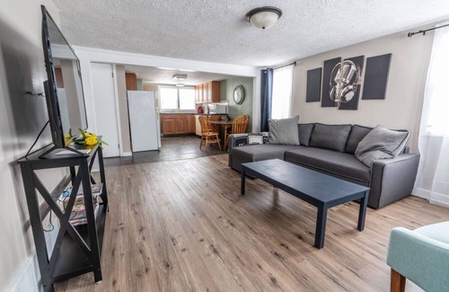 Massillon Casa | Green Room / Blue Door Combo - No Cleaning Fees
