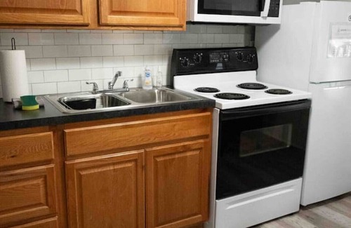 Massillon Casa | Green Room / Blue Door Combo - No Cleaning Fees