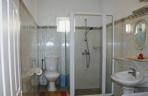 Midlands Apartamento | entorno verde, con piscina y playa cercanas.