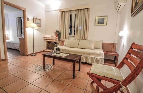 Kato Diminio Hotel | Green Village