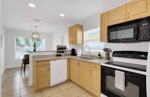 Lake Worth Casa | Greenacres Home close to DT, beaches & shopping 🐴🌴☀️🏇🏼🛍