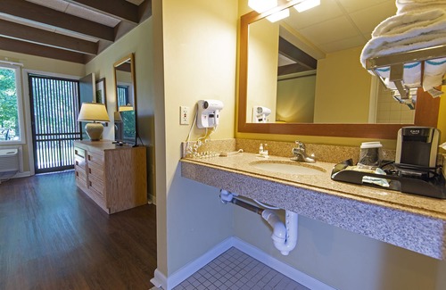 Argillite Cabina | Greenbo Lake State Resort Park