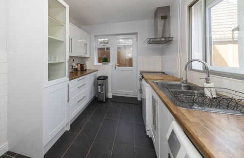 Langley Marish Casa | Greenfield's Spacious Modern 3 Bedroom - Halkingcroft Home