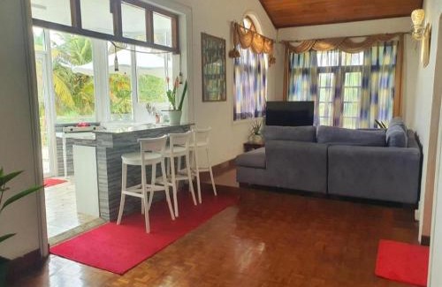 Ilukgoda Apartamento | GreenHeart Villa- Top Floor, Specious 3BR-1BR AC - Hot W, Peace in Greenary & Fresh Air -Travel Awards 2025