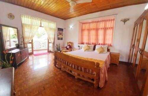 Ilukgoda Apartamento | GreenHeart Villa- Top Floor, Specious 3BR-1BR AC - Hot W, Peace in Greenary & Fresh Air -Travel Awards 2025