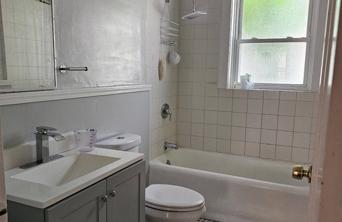 Pagedale Casa | Greenish Peaceful Shared Place near Delmar/Forest Park/U. City/Pagedale