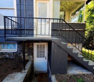 Green Lake Casa | Greenlake house share roosevelt light rail Seattle
