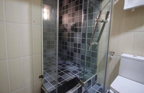 Oshodi-Isolo Hotel | Greenland Suites