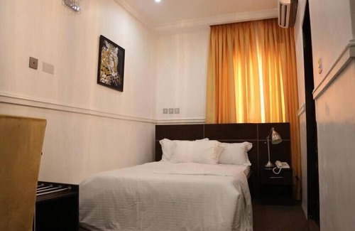 Oshodi-Isolo Hotel | Greenland Suites