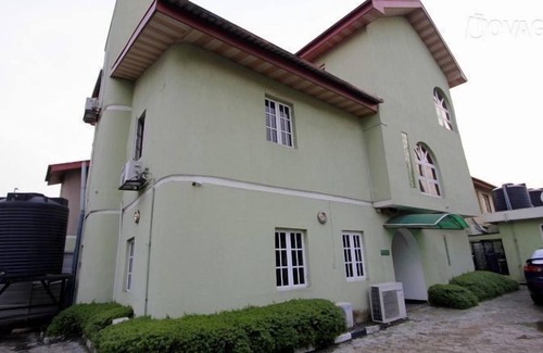 Oshodi-Isolo Hotel | Greenland Suites