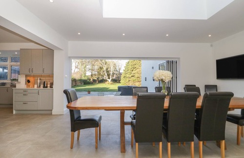 Burnham-on-Sea Casa | GREENLAWNS, pet friendly, luxury holiday cottage in Burnham-On-Sea
