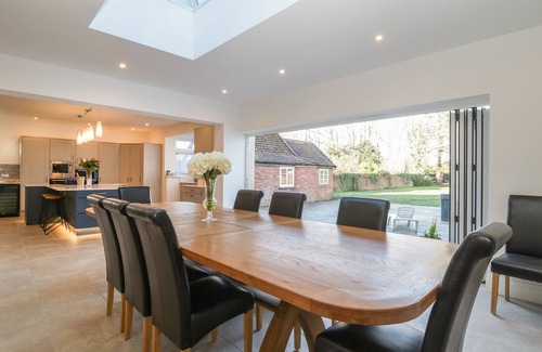 Burnham-on-Sea Casa | GREENLAWNS, pet friendly, luxury holiday cottage in Burnham-On-Sea