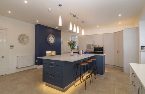 Burnham-on-Sea Casa | GREENLAWNS, pet friendly, luxury holiday cottage in Burnham-On-Sea