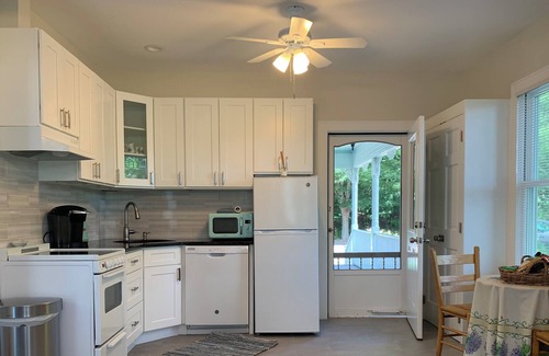 Greenport Apartamento | Greenport Getaway- Walk to Beach 1 bedroom just what you need to call home