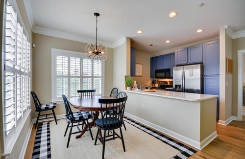 Old Irving Park Apartamento | Greensboro Condo Rental Near Hospital and Trails!