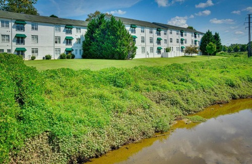Old Irving Park Apartamento | Greensboro Condo Rental Near Hospital and Trails!