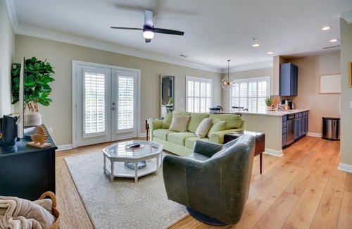Old Irving Park Apartamento | Greensboro Condo Rental Near Hospital and Trails!