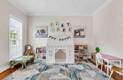 Forest Oaks Apartamento | Greensboro Gathering K bed, Playroom, Gamerooms