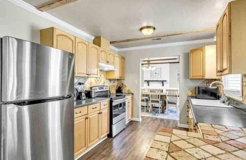 Greensboro Apartamento | Greensboro Get-together, K Bed, Secret Playroom