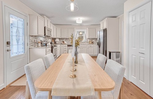 Greensboro Casa | Greensboro Getaway Villa | HotTub + Pool + FirePit + Sports Court + Golf