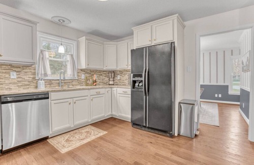 Greensboro Casa | Greensboro Getaway Villa | Pool + HotTub + Golf + Basketball Court + Pickleball