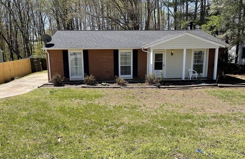 Greensboro Casa | Greensboro's Hidden Gem 3bd/1.5bth Cozy Clean Home