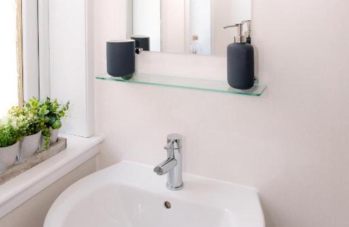 Dundee Apartamento | GreenStar Apartments - Short Walk Away Into Dundee City Centre - Next To Abertay University - Perfect For Your Short or Long Stays - Weekly & Monthly Offers For Your Longer Stays