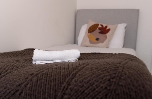 Dundee Apartamento | GreenStar Apartments - Short Walk Away Into Dundee City Centre - Next To Abertay University - Perfect For Your Short or Long Stays - Weekly & Monthly Offers For Your Longer Stays