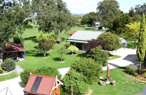 Mansfield Hotel | Greenvale Holiday Units