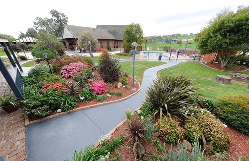 Mansfield Hotel | Greenvale Holiday Units
