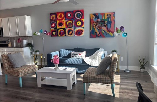 Dunean Apartamento | Greenville Gem | Scenic Balcony Views & Free Parkg