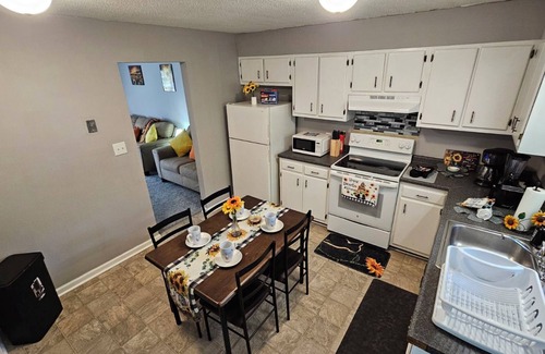 Greenville Apartamento | Greenville Retreat Centrally located sleeps 5 near ECU Stadium and Hospital