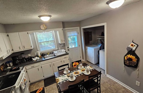 Greenville Apartamento | Greenville Retreat Centrally located sleeps 5 near ECU Stadium and Hospital