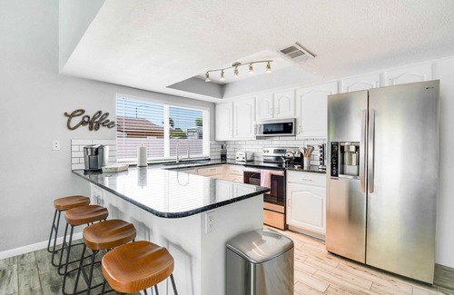 Covey Casa | Greenway Villa, newly remodeled, Pool, putting green and Patio