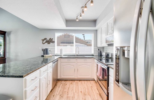 Covey Casa | Greenway Villa, newly remodeled, Pool, putting green and Patio
