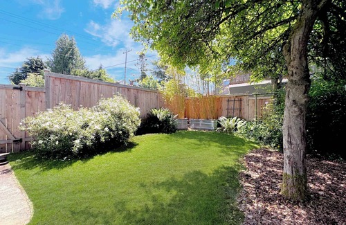 Greenwood Casa | Greenwood Cottage | King Bed | Office | Fenced Yard