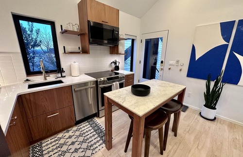 Phinney Ridge Apartamento | Greenwood Getaway - Modern and New, Walk to Shops