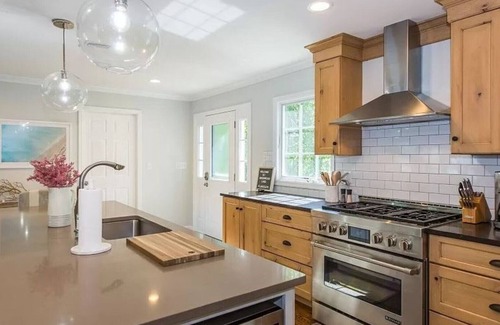 Hewitt Casa | Greenwood Lake Lakefront Luxury