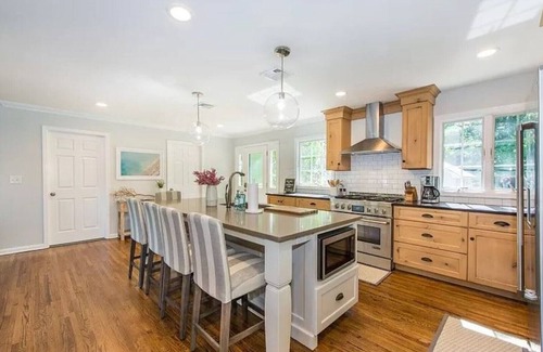 Hewitt Casa | Greenwood Lake Lakefront Luxury