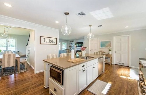 Hewitt Casa | Greenwood Lake Lakefront Luxury