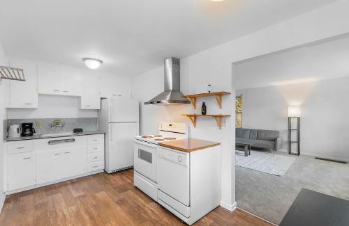 Phinney Ridge Casa | Greenwood's Wildflower Glow - Walk Score 81
