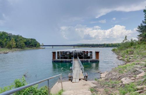 Greers Ferry Casa | Greers Ferry Lake Access Cabin with Boat Slip!