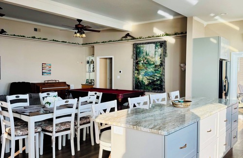 Quitman Casa | Greers Ferry Lake with Breathtaking lake views and a trampoline for the kids!