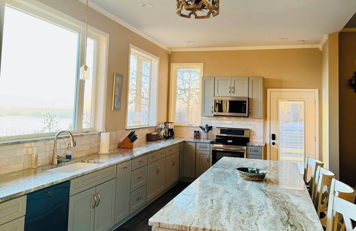 Quitman Casa | Greers Ferry Lake with Breathtaking lake views and a trampoline for the kids!