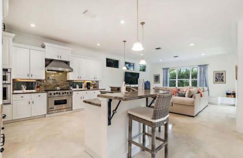 Southside Casa | Gregory Place - Dine Alfresco by the Pool in South End Sophistication