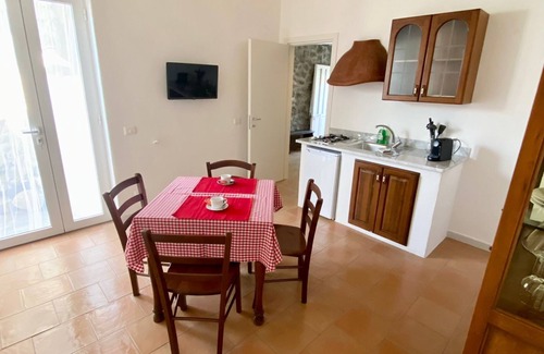 Panza Apartamento | "Greta's cottage," with garden, swimming pool and spa hot tub