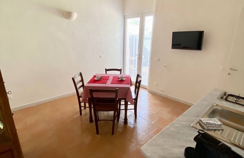 Panza Apartamento | "Greta's cottage," with garden, swimming pool and spa hot tub