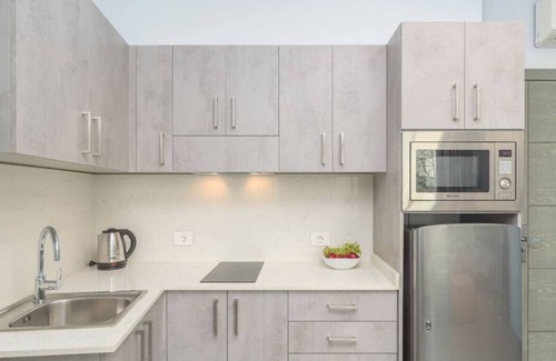 Duhur ash Shuwayr Apartamento | Grey 101 2-Bedroom Apartment W/Terrace in Awkar