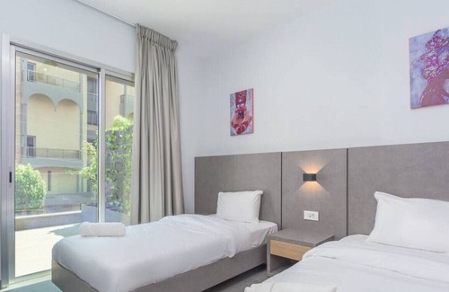 Duhur ash Shuwayr Apartamento | Grey 101 2-Bedroom Apartment W/Terrace in Awkar