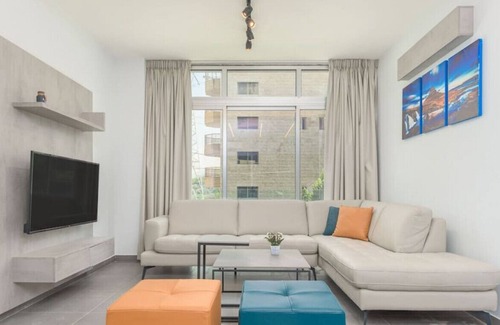 Duhur ash Shuwayr Apartamento | Grey 101 2-Bedroom Apartment W/Terrace in Awkar